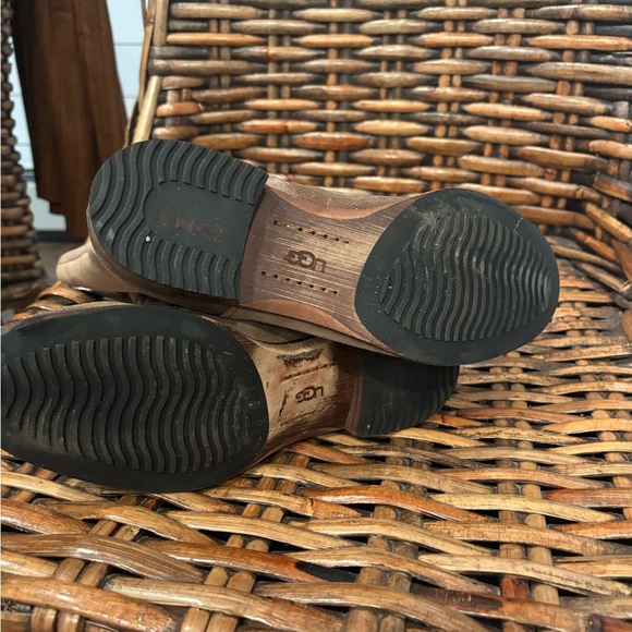 UGG Cailyn Womens 6 Boots
Brown Distressed Suede Winter
Western Low Heel Roper - Picture 10 of 12